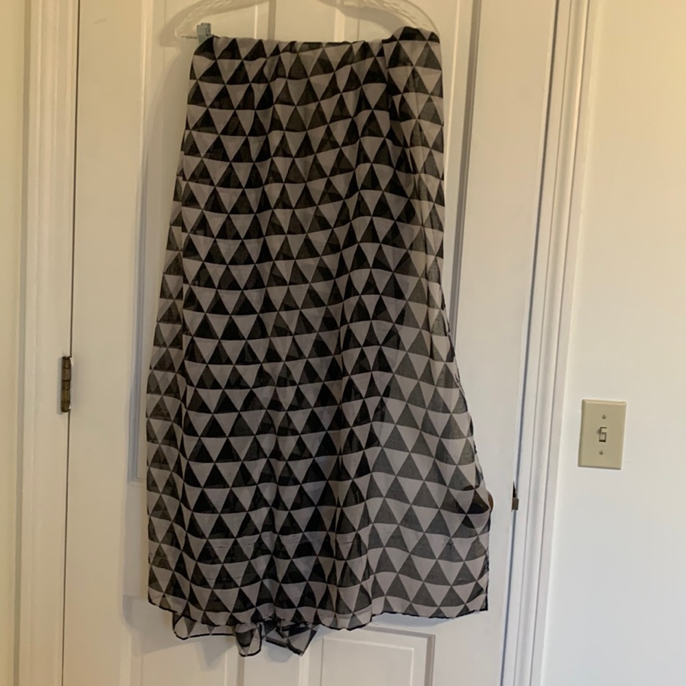 Targent Triangle Pattern Scarf - Picture 2 of 4